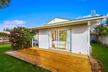 8E Rathgar Road, Henderson