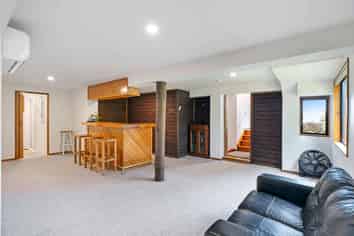 6 Huntlywood Terrace, Hillsborough