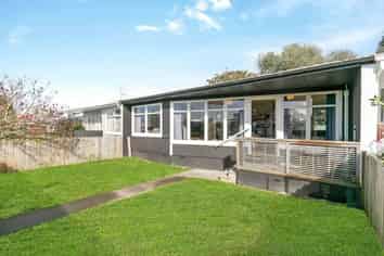 2/276 Rosebank Road, Avondale