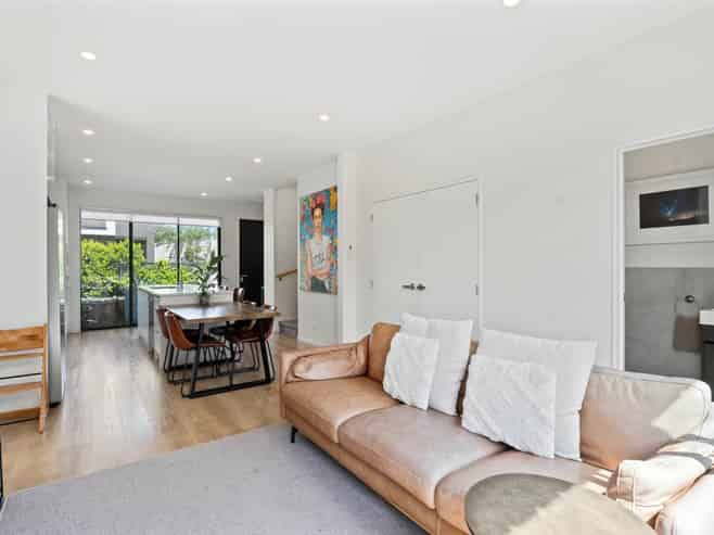 2D Cardinal Place, Glendowie