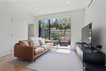 2D Cardinal Place, Glendowie