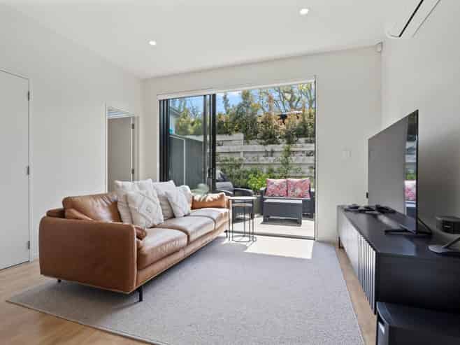 2D Cardinal Place, Glendowie