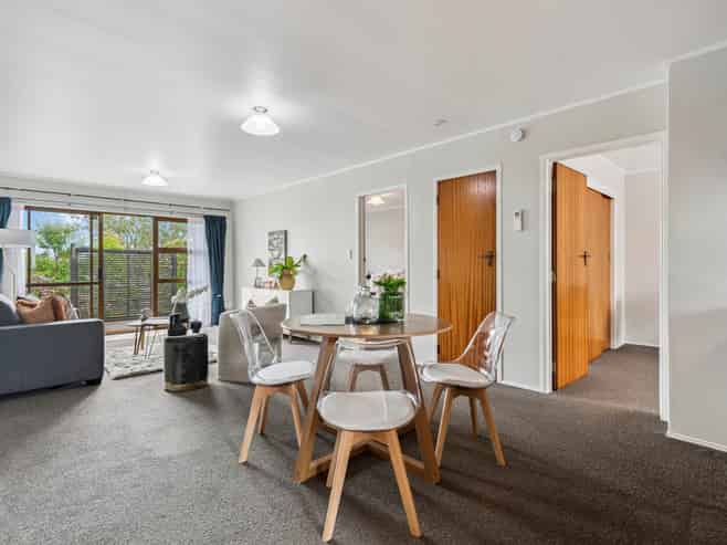 2/14 Menary Street, Papakura