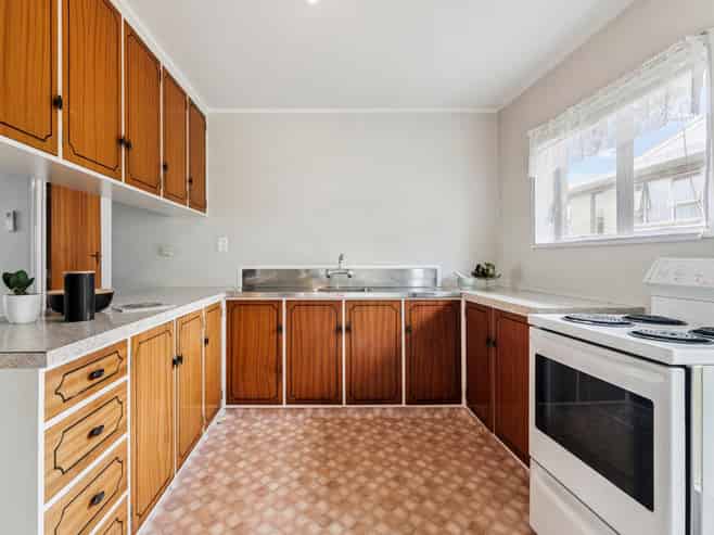 2/14 Menary Street, Papakura