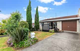 2/14 Menary Street, Papakura