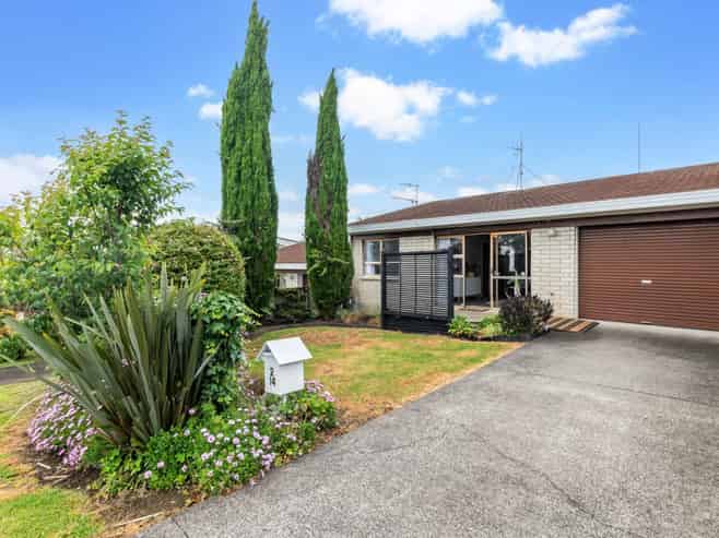 2/14 Menary Street, Papakura