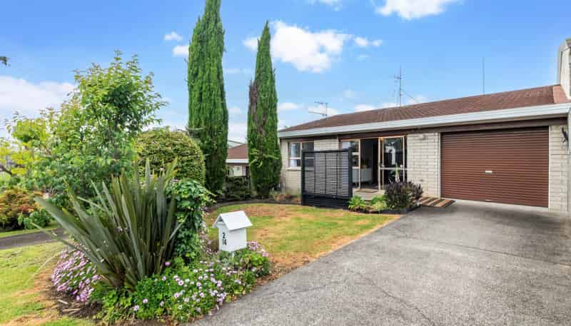 2/14 Menary Street, Papakura