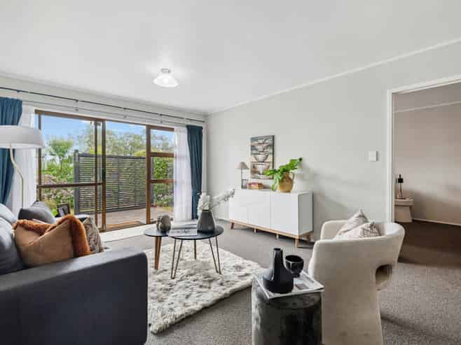 2/14 Menary Street, Papakura