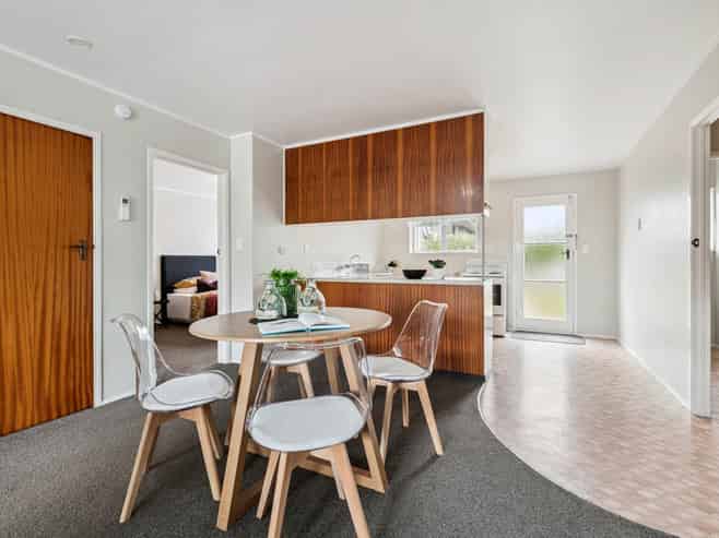 2/14 Menary Street, Papakura