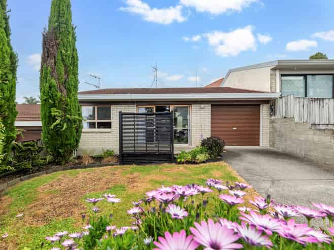 2/14 Menary Street, Papakura