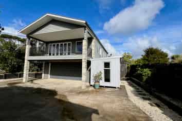10a Lorenzen Bay Rd, Raglan