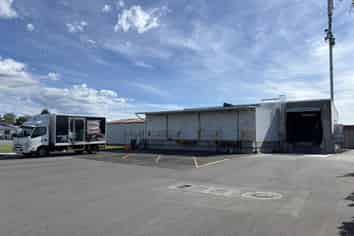 Tenanted warehouse with chiller & loading dock