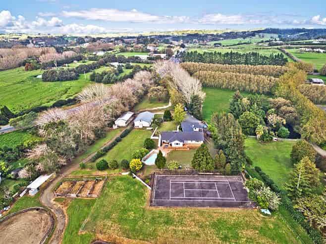 1153 Dairy Flat Highway, Dairy Flat