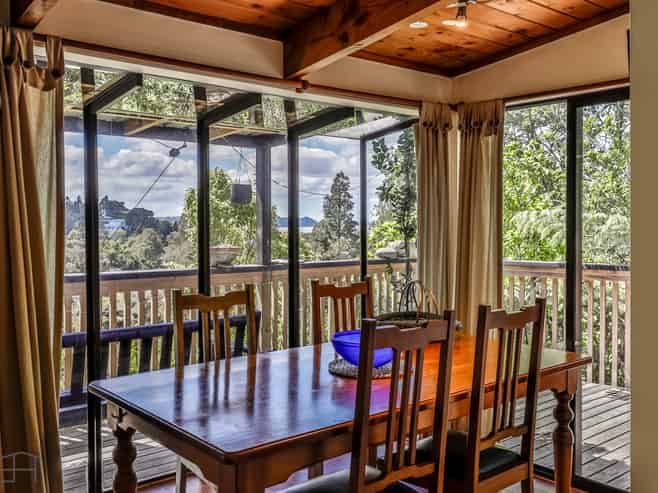 28 Wood Bay Road, Titirangi