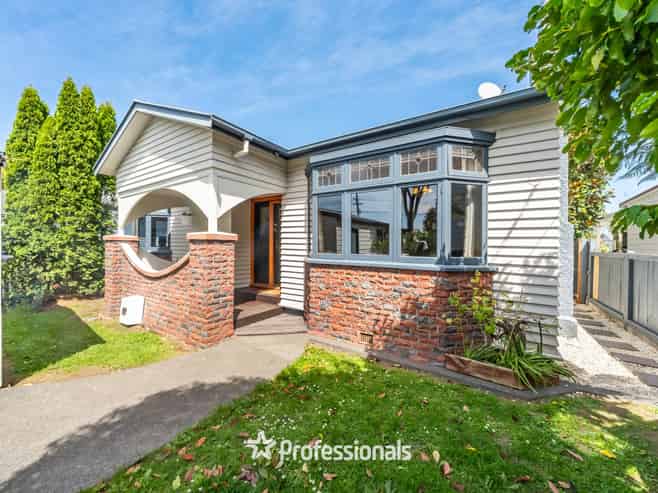 143 Whites Line East, Waiwhetu