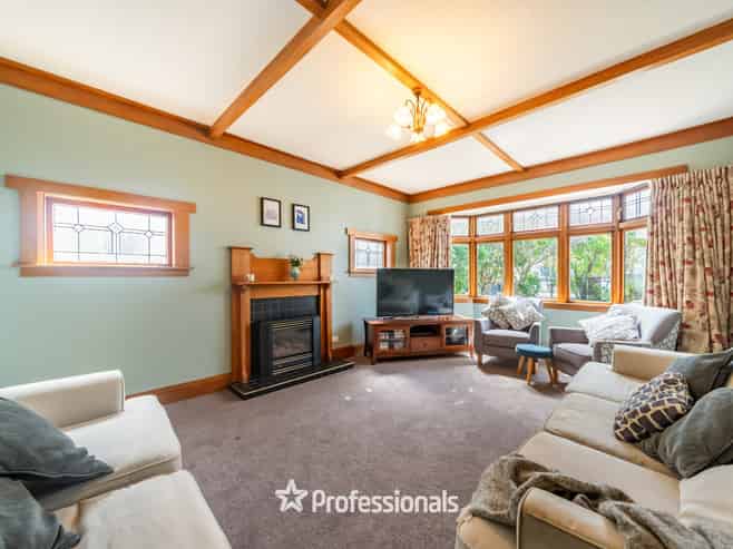 143 Whites Line East, Waiwhetu