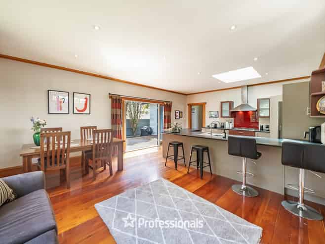 143 Whites Line East, Waiwhetu