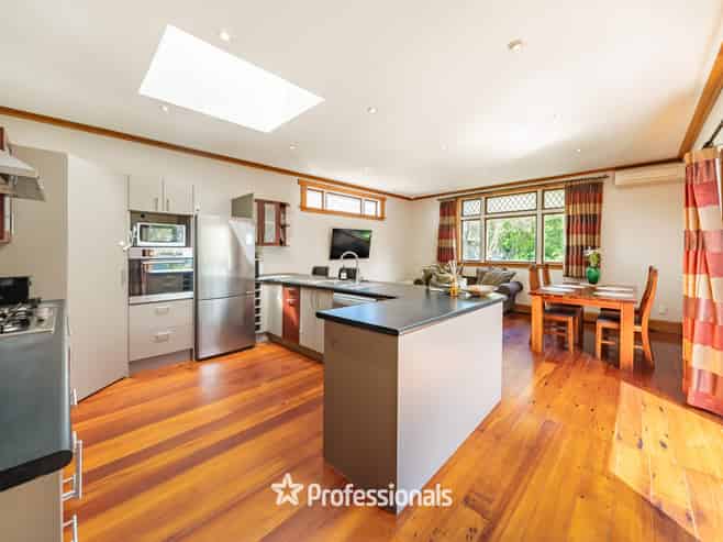 143 Whites Line East, Waiwhetu