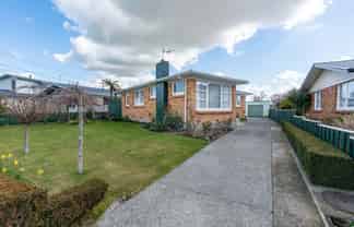 49 Garden Heights Avenue, Glenview