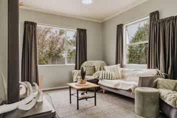 11 Lowery Street, Milton