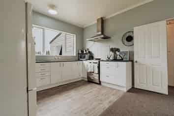 11 Lowery Street, Milton