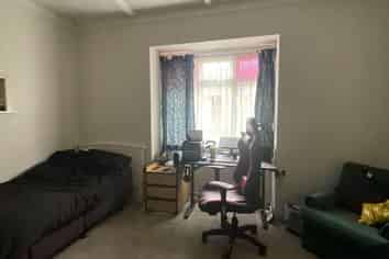 16 Admiral Beatty Avenue, Sandringham