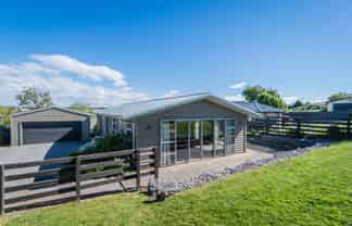 8B Jellicoe Street, Oceanview