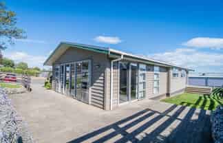 8B Jellicoe Street, Oceanview