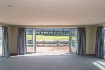 8B Jellicoe Street, Oceanview