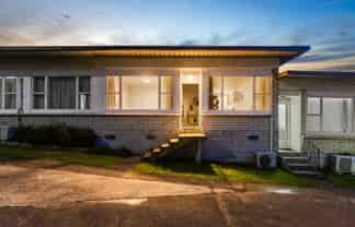 2/134 Edmonton Road, Te Atatu South