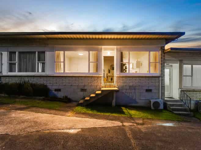2/134 Edmonton Road, Te Atatu South