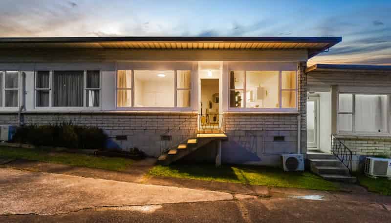 2/134 Edmonton Road, Te Atatu South