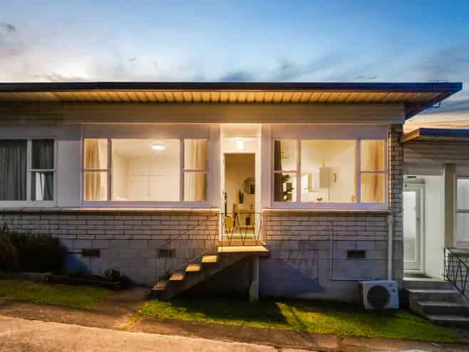 2/134 Edmonton Road, Te Atatu South