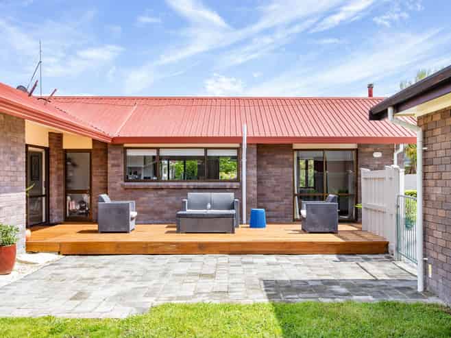 4 Sharpley Place, Chartwell