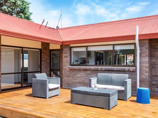 4 Sharpley Place, Chartwell