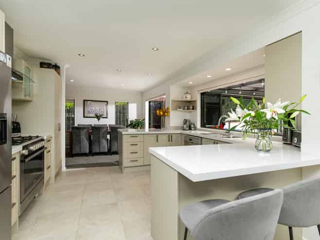 3 Admirals Court Drive, Greenhithe