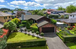 3 Admirals Court Drive, Greenhithe