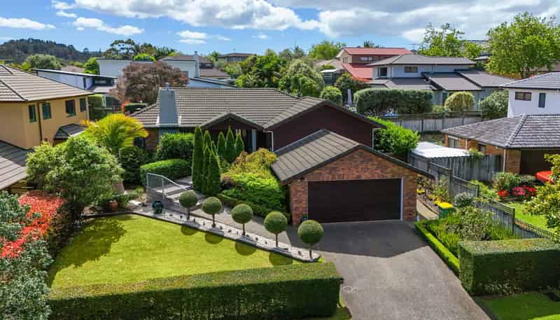 3 Admirals Court Drive, Greenhithe