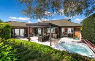 3 Admirals Court Drive, Greenhithe