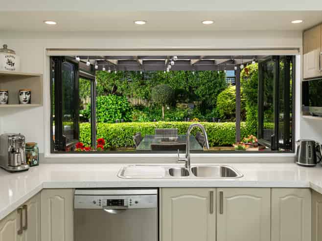 3 Admirals Court Drive, Greenhithe