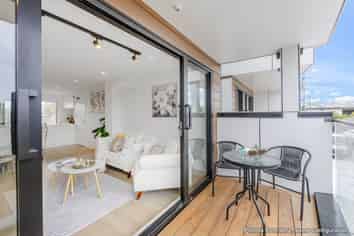 7/35 Centreway Road, Orewa