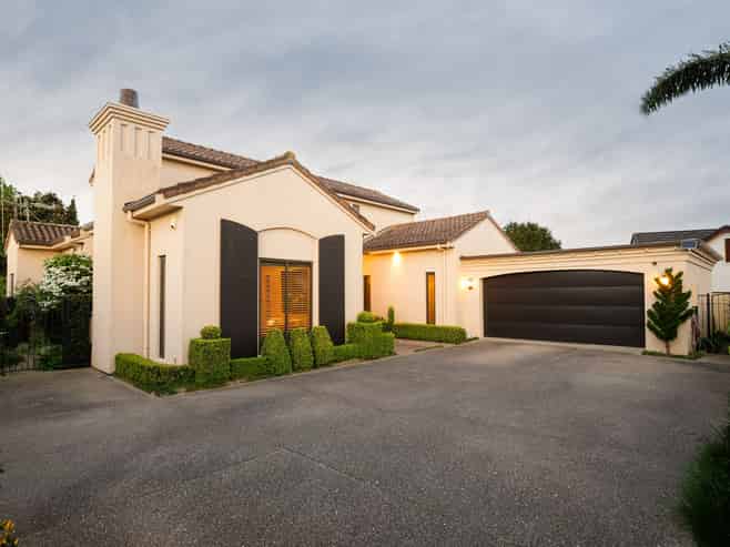 35 The Esplanade, Huntington