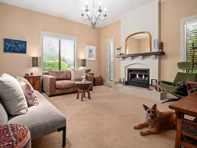 35 The Esplanade, Huntington