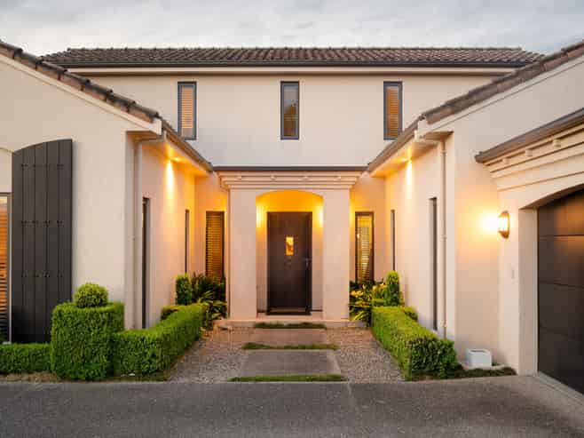 35 The Esplanade, Huntington