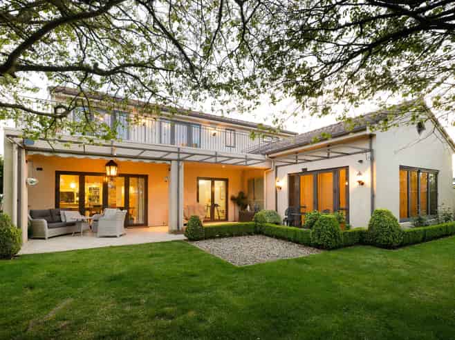 35 The Esplanade, Huntington