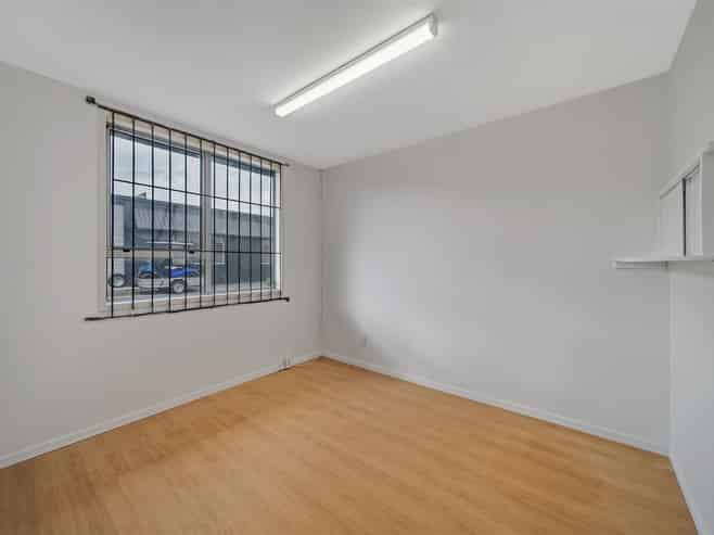 Refurbished Hornby Warehouse - Ready Now!