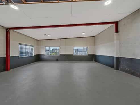 Refurbished Hornby Warehouse - Ready Now!