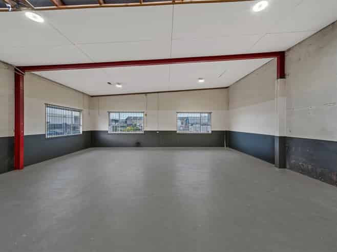 Refurbished Hornby Warehouse - Ready Now!