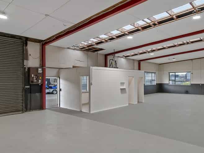 Refurbished Hornby Warehouse - Ready Now!