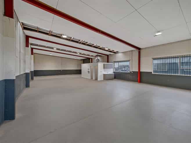 Refurbished Hornby Warehouse - Ready Now!